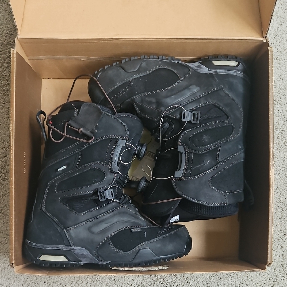 Vans Men's Black and Gray Snowboots